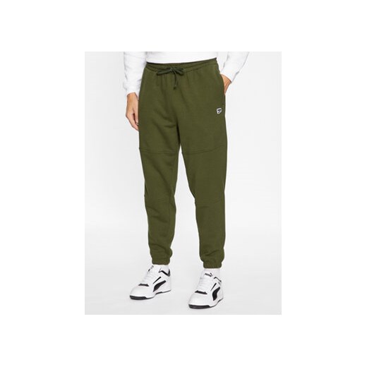 Puma Spodnie dresowe Downtown 621287 Zielony Regular Fit ze sklepu MODIVO w kategorii Spodnie męskie - zdjęcie 168678543