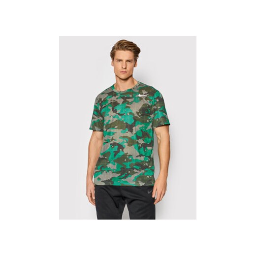 Nike Koszulka techniczna DD6886 Dri-Fit Zielony Regular Fit ze sklepu MODIVO w kategorii T-shirty męskie - zdjęcie 168679150