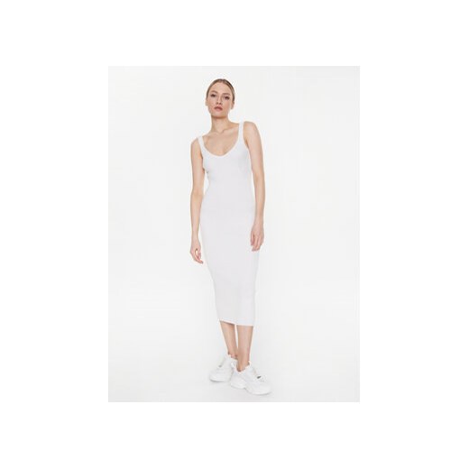 MMC Studio Sukienka dzianinowa Light Skin Écru Slim Fit ze sklepu MODIVO w kategorii Sukienki - zdjęcie 168684072