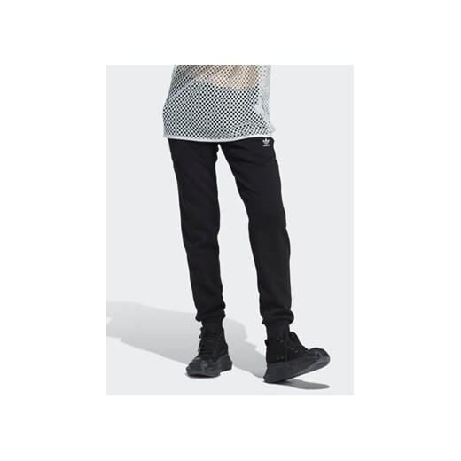 adidas Spodnie dresowe IA6457 Czarny Regular Fit ze sklepu MODIVO w kategorii Spodnie damskie - zdjęcie 168690492