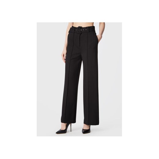 Guess Spodnie materiałowe W3RB18 KBJP2 Czarny Regular Fit ze sklepu MODIVO w kategorii Spodnie damskie - zdjęcie 168690992