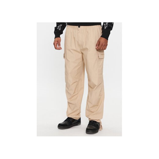 Calvin Klein Jeans Spodnie cargo Essential Regular Cargo Pant J30J324692 Beżowy Regular Fit ze sklepu MODIVO w kategorii Spodnie męskie - zdjęcie 168692174
