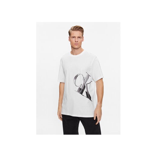 Calvin Klein Jeans T-Shirt J30J324022 Biały Regular Fit ze sklepu MODIVO w kategorii T-shirty męskie - zdjęcie 168698452