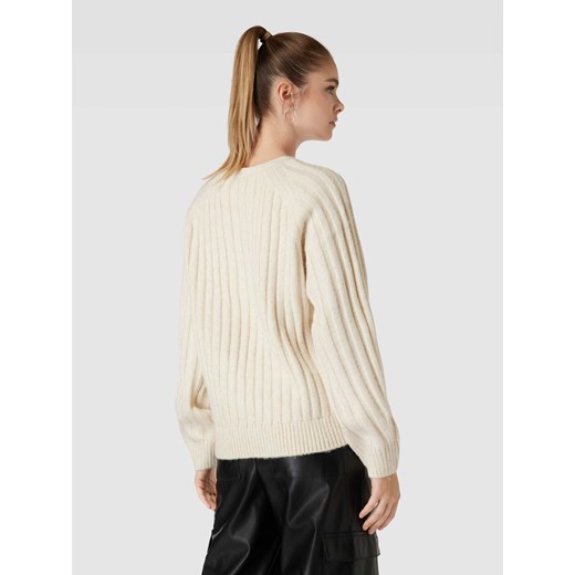 Sweter z dzianiny w jednolitym kolorze z dekoltem w serek Gina Tricot XL Peek&Cloppenburg  wyprzedaż