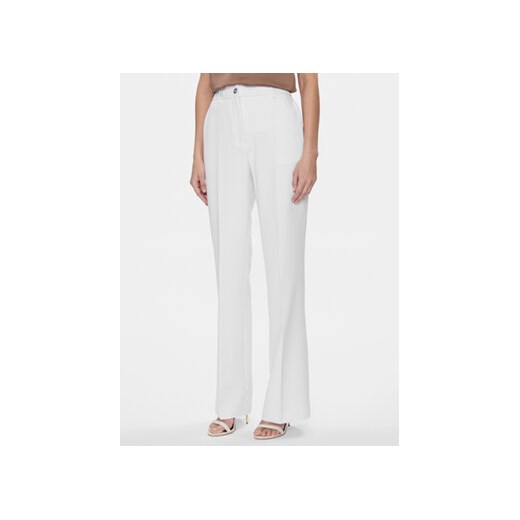 Guess Spodnie materiałowe W4RB30 WFWX2 Biały Slim Fit ze sklepu MODIVO w kategorii Spodnie damskie - zdjęcie 168716791