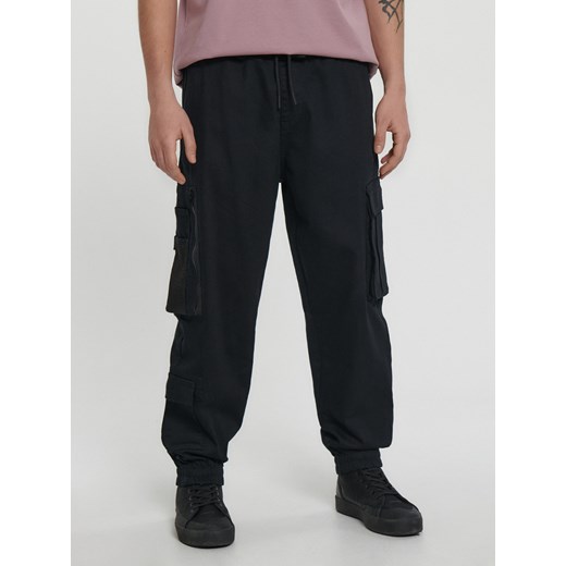 Cropp - Czarne joggery cargo - czarny Cropp 34 okazja Cropp