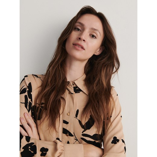 Sukienka Reserved na uczelnię z długim rękawem w kwiaty koszulowa 