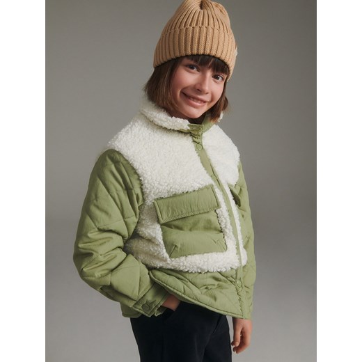 Reserved - Pikowana kurtka ze sztucznym barankiem - złamana biel Reserved 140 (9 lat) Reserved