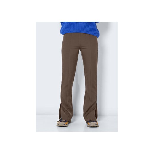 Noisy May Spodnie materiałowe Juniper 27023769 Brązowy Regular Fit ze sklepu MODIVO w kategorii Spodnie damskie - zdjęcie 168788583