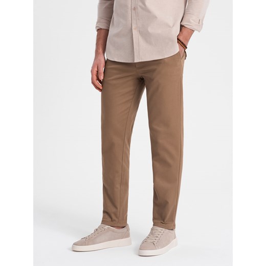 Spodnie męskie chino SLIM FIT z delikatną teksturą - brązowe V2 OM-PACP-0190 ze sklepu ombre w kategorii Spodnie męskie - zdjęcie 168818012