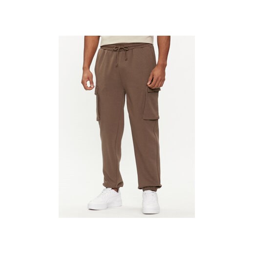 Outhorn Spodnie dresowe OTHAW23TTROM513 Khaki Regular Fit ze sklepu MODIVO w kategorii Spodnie męskie - zdjęcie 168827182