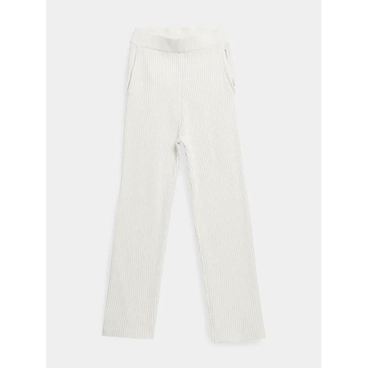Outhorn Spodnie dresowe OTHAW23TTROF492 Biały Regular Fit Outhorn M MODIVO