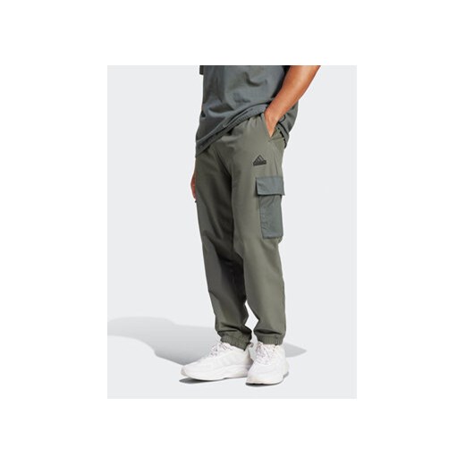 adidas Spodnie dresowe City Escape Premium IN3699 Zielony Regular Fit XXL MODIVO