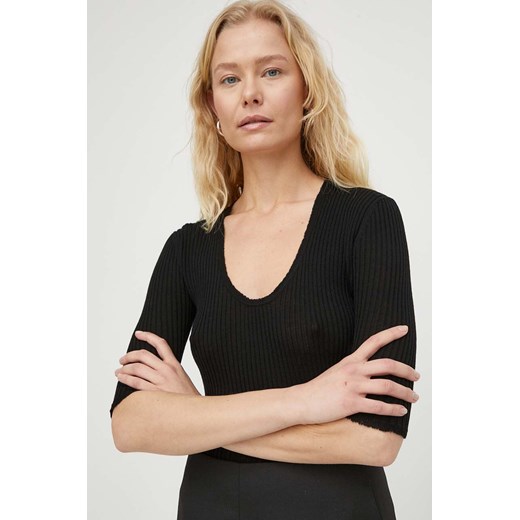 By Malene Birger t-shirt wełniany kolor czarny ze sklepu ANSWEAR.com w kategorii Bluzki damskie - zdjęcie 168857892