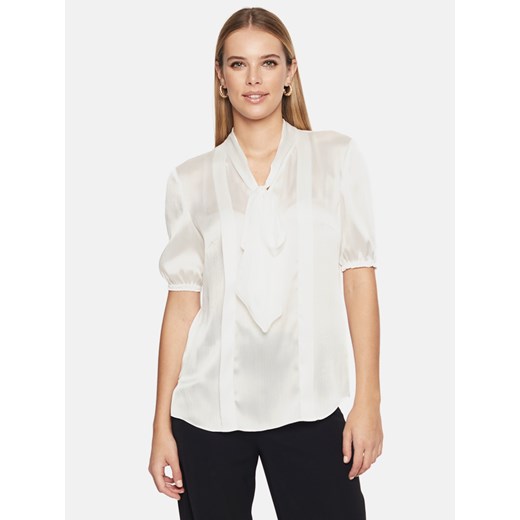 Biała satynowa bluzka damska z szarfą L'AF Zorin ze sklepu Eye For Fashion w kategorii Bluzki damskie - zdjęcie 168858251