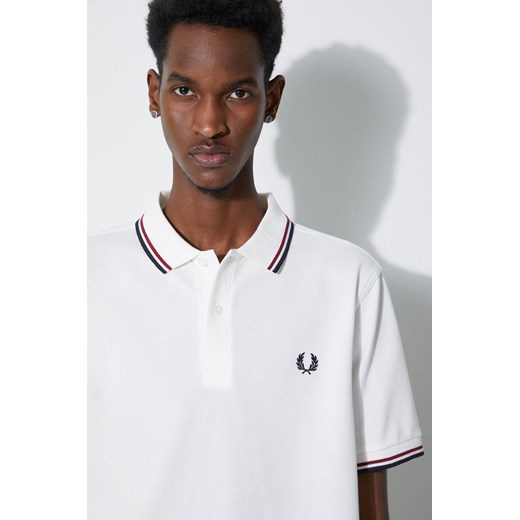 Fred Perry polo bawełniane Twin Tipped Shirt kolor biały z aplikacją M3600.T60 ze sklepu PRM w kategorii T-shirty męskie - zdjęcie 168957213