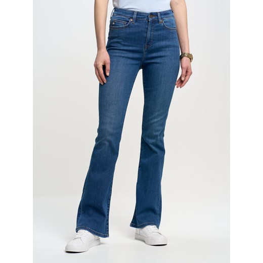 Spodnie jeans damskie z rozszerzaną nogawką niebieskie Clara Flare 372 ze sklepu Big Star w kategorii Jeansy damskie - zdjęcie 168974481