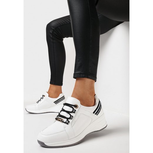 Białe Sneakersy na Niskim Koturnie z Ozdobnymi Napisami ze Skórzaną Wkładką Drilvia ze sklepu born2be.pl w kategorii Buty sportowe damskie - zdjęcie 168987091