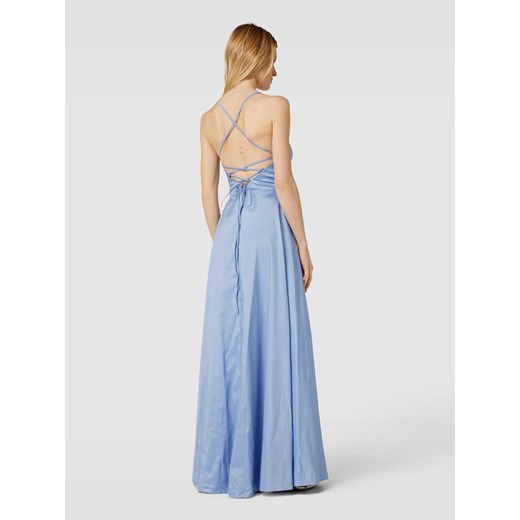 Sukienka niebieska Luxuar Fashion elegancka na ramiączkach maxi w serek z satyny 