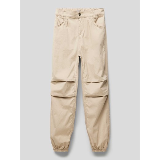 Spodnie o kroju regular fit z wpuszczanymi kieszeniami model ‘Girls Parachute’ ze sklepu Peek&Cloppenburg  w kategorii Spodnie chłopięce - zdjęcie 168994051