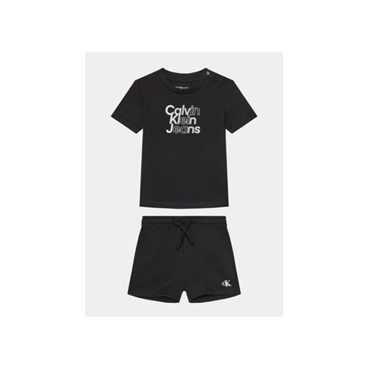 Calvin Klein Jeans Komplet t-shirt i spodenki Gradient Logo IN0IN00175 Czarny Regular Fit ze sklepu MODIVO w kategorii Komplety chłopięce - zdjęcie 169016863