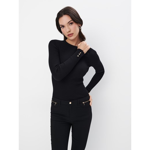 Mohito - Dopasowany czarny sweter - czarny ze sklepu Mohito w kategorii Swetry damskie - zdjęcie 169020940