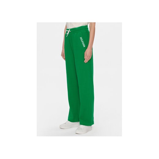 Tommy Hilfiger Spodnie dresowe UW0UW04946 Zielony Relaxed Fit ze sklepu MODIVO w kategorii Spodnie damskie - zdjęcie 169054101