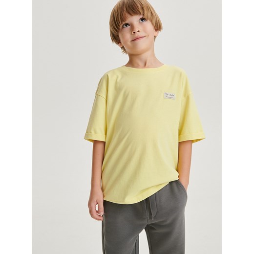 Reserved - T-shirt oversize z naszywką - żółty ze sklepu Reserved w kategorii T-shirty chłopięce - zdjęcie 169133123