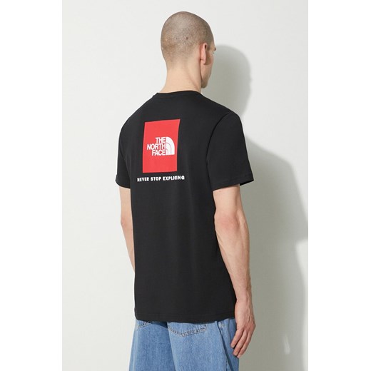 The North Face t-shirt bawełniany M S/S Redbox Tee męski kolor czarny z nadrukiem NF0A87NPJK31 ze sklepu ANSWEAR.com w kategorii T-shirty męskie - zdjęcie 169137923