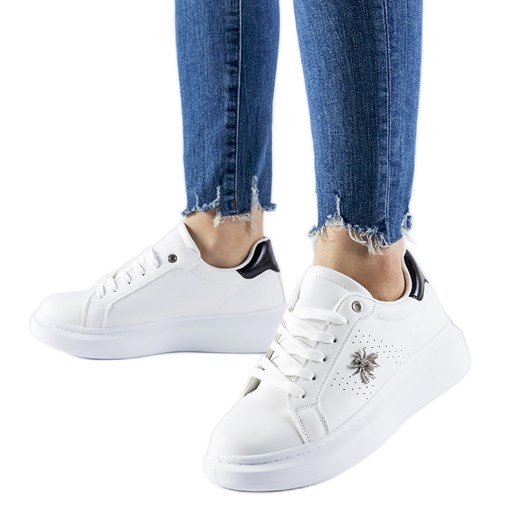 Białe sneakersy z cyrkoniową aplikacją Fairfax ze sklepu ButyModne.pl w kategorii Buty sportowe damskie - zdjęcie 169167352