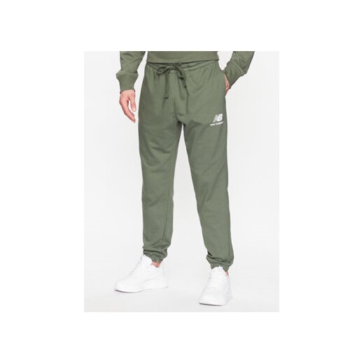 New Balance Spodnie dresowe MP31539 Zielony Regular Fit ze sklepu MODIVO w kategorii Spodnie męskie - zdjęcie 169181273