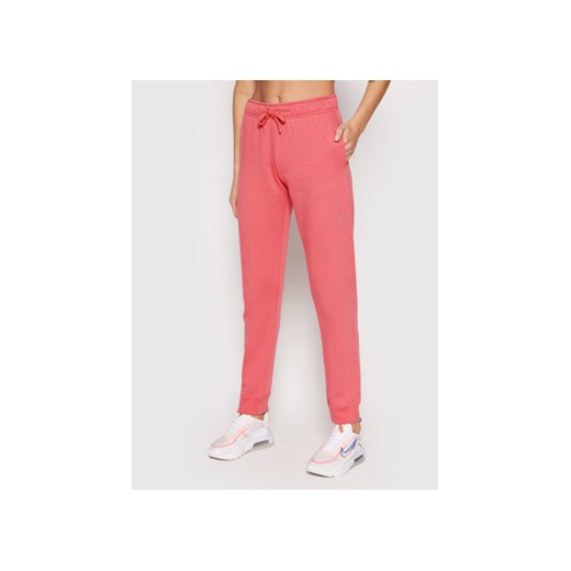 Nike Spodnie dresowe Sportswear DD5842 Różowy Standard Fit ze sklepu MODIVO w kategorii Spodnie damskie - zdjęcie 169181533