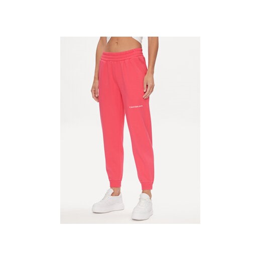 Calvin Klein Jeans Spodnie dresowe J20J220675 Różowy Relaxed Fit ze sklepu MODIVO w kategorii Spodnie damskie - zdjęcie 169205020