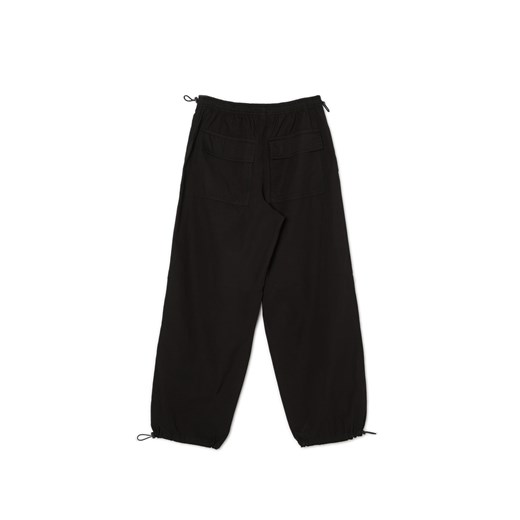 Cropp - Czarne spodnie parachute - czarny Cropp 34 Cropp