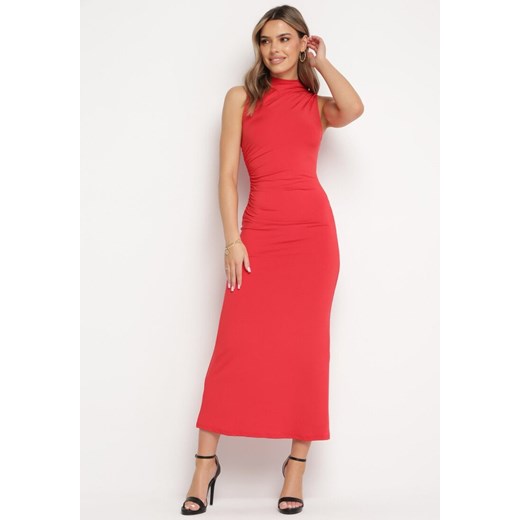 Czerwona Dopasowana Sukienka Maxi z Marszczeniami Elanae ze sklepu Born2be Odzież w kategorii Sukienki - zdjęcie 169244730