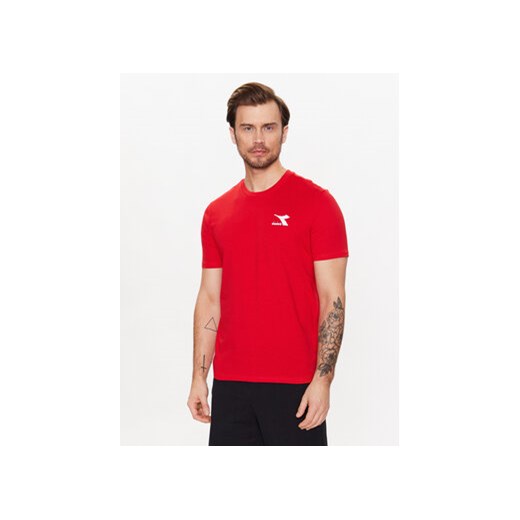 Diadora T-Shirt Ss Core 102.179485 Czerwony Regular Fit ze sklepu MODIVO w kategorii T-shirty męskie - zdjęcie 169284363