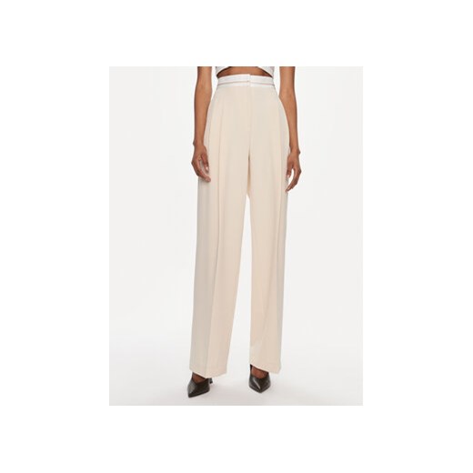 Patrizia Pepe Spodnie materiałowe 8P0576/A375-B788 Beżowy Regular Fit ze sklepu MODIVO w kategorii Spodnie damskie - zdjęcie 169286241