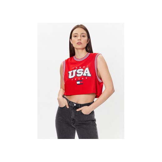 Tommy Jeans Bluzka USA Basketball DW0DW15304 Czerwony Cropped Fit ze sklepu MODIVO w kategorii Bluzki damskie - zdjęcie 169287710