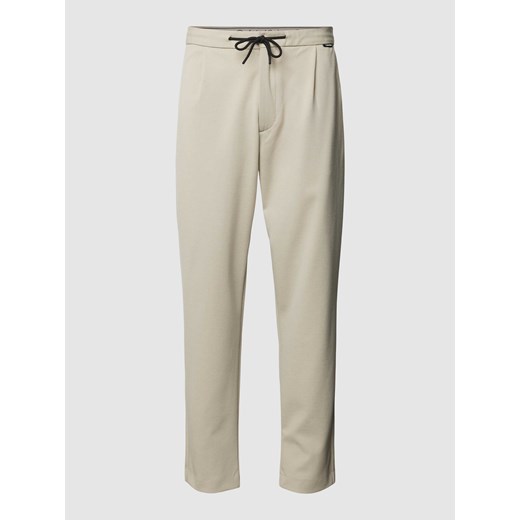 Spodnie materiałowe o kroju tapered fit z tunelem ze sklepu Peek&Cloppenburg  w kategorii Spodnie męskie - zdjęcie 169330632