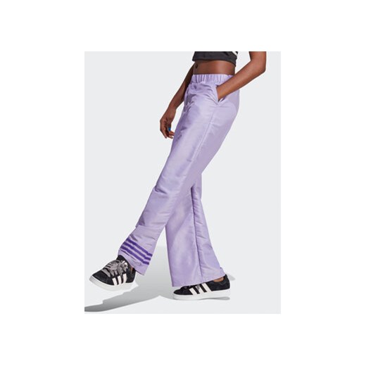adidas Spodnie dresowe Wide Leg Tracksuit Bottoms IC5443 Fioletowy ze sklepu MODIVO w kategorii Spodnie damskie - zdjęcie 169341890