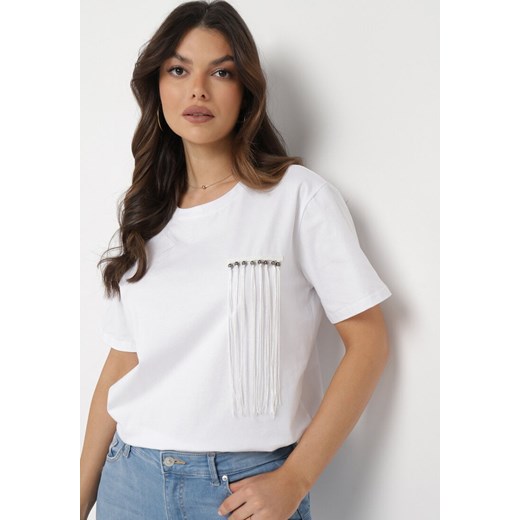 Biały T-shirt Ozdobiony Krótkimi Frędzlami i Koralikami Ralleni ze sklepu Born2be Odzież w kategorii Bluzki damskie - zdjęcie 169391540