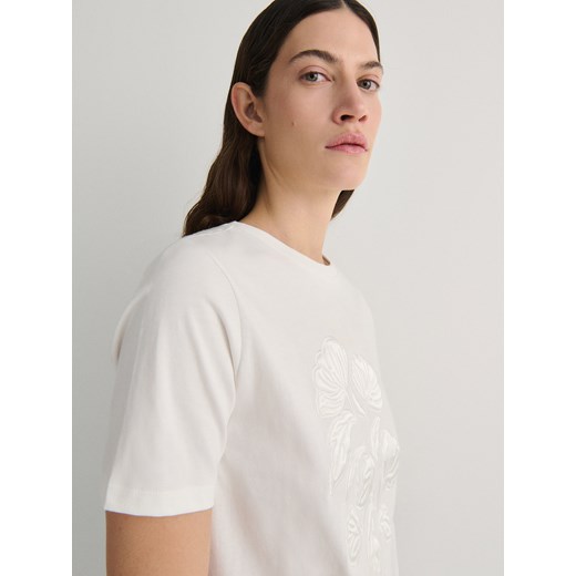 Reserved - T-shirt z naszytą aplikacją - biały ze sklepu Reserved w kategorii Bluzki damskie - zdjęcie 169394030