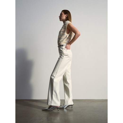 Reserved - Spodnie z imitacji skóry - złamana biel ze sklepu Reserved w kategorii Spodnie damskie - zdjęcie 169428730