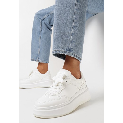 Białe Sneakersy na Platformie z Odpinaną Gwiazdką na Sznurówkach Olrua ze sklepu born2be.pl w kategorii Buty sportowe damskie - zdjęcie 169469884