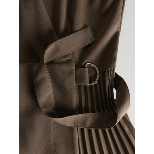 Sukienka brązowa Reserved bez rękawów rozkloszowana z dekoltem v 