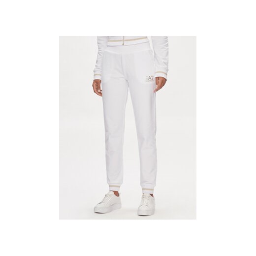 EA7 Emporio Armani Spodnie dresowe 8NTP67 TJTXZ 1100 Biały Regular Fit ze sklepu MODIVO w kategorii Spodnie damskie - zdjęcie 169501081