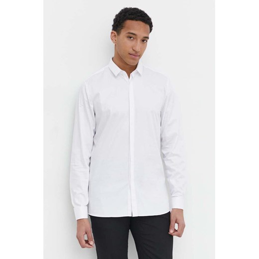 HUGO koszula męska kolor biały slim z kołnierzykiem klasycznym 50513945 ze sklepu ANSWEAR.com w kategorii Koszule męskie - zdjęcie 169518544