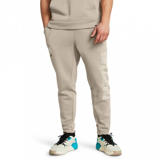 Męskie spodnie treningowe Under Armour Project Rock Icon Fleece Jogger - beżowe ze sklepu Sportstylestory.com w kategorii Spodnie męskie - zdjęcie 169522031