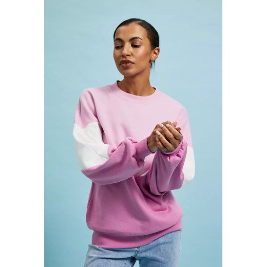 Różowa bluza damska Moodo.pl w stylu młodzieżowym 