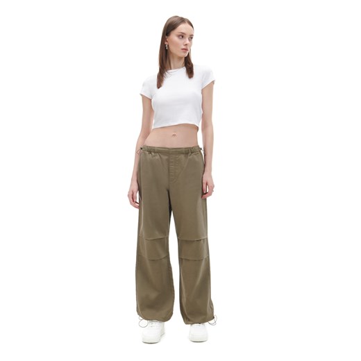 Cropp - Brązowe spodnie parachute - brązowy ze sklepu Cropp w kategorii Spodnie damskie - zdjęcie 169588582